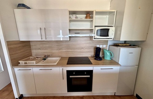 Port-la-Nouvelle Apartment | 3-room apartment with parking, 10m from the beach - sleeps 6