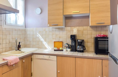 Port-Vendres Condo | 3 room apartment | AC | Handmade ART | 50m to port | board games | bedding incl.