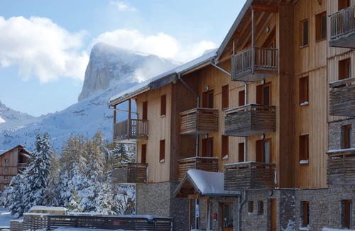 Saint-Etienne-en-Devoluy Ski Chalet | 3-room chalet, terrace, pets welcome, parking