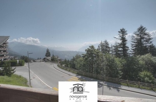 Anzere Apartment | 3 room flat located in the cable car area and 5 minutes from all amenities. It includes 3 bedrooms w