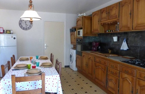 Saint-Hilaire-de-Riez House | 3-Room House for 6, Near Beach & Forest, Closed Yard, Parking, WiFi