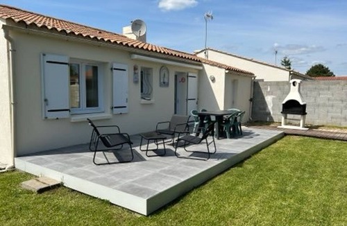Landevieille House | 3-room house, 5 sleeps in Landevieille, terrace, Wi-Fi