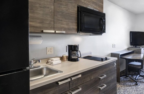 Jonesboro Hotel | 3 Room Stay for Pet-Lovers or Big Groups | near Centennial Bank Stadium