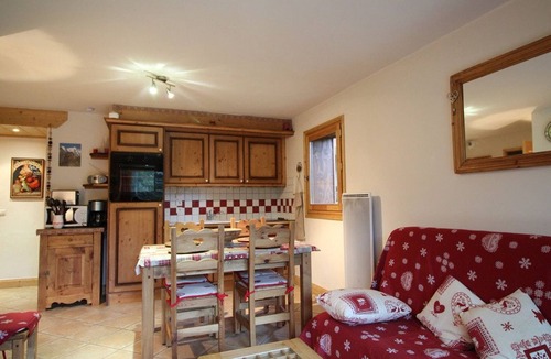 Les Carroz-d'Araches Apartment | 3 rooms, 6 people, pets allowed, parking, pool view