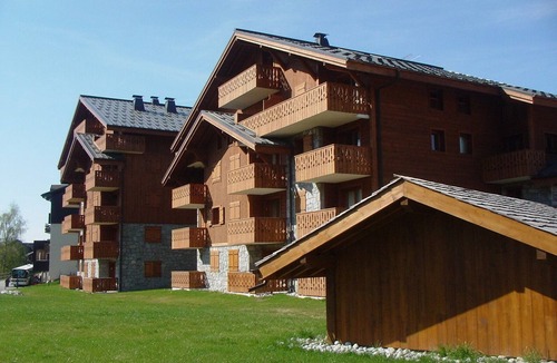 Les Carroz-d'Araches Apartment | 3 rooms, 6 people, pets allowed, parking, pool view