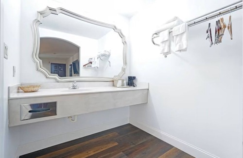 San Augustine Hotel | 3 Rooms for Simple Stay: 2 Full Beds Non-Smoking, Clean Comfort.