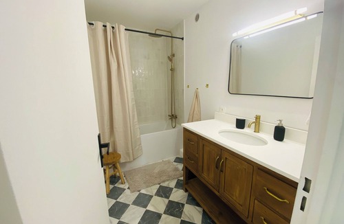 Antigone Apartment | 3 rooms - Parking - Air-conditioning - Wifi - 10 mins walk from town center