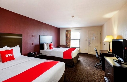 Port Allen Hotel | 3 Rooms | 2 Queen Bed | Comfortable & Convenient Two-Queen Retreat