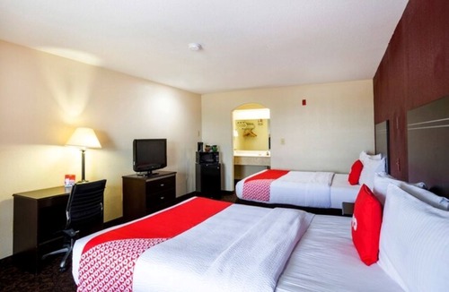 Port Allen Hotel | 3 Rooms | 2 Queen Bed | Comfortable & Convenient Two-Queen Retreat