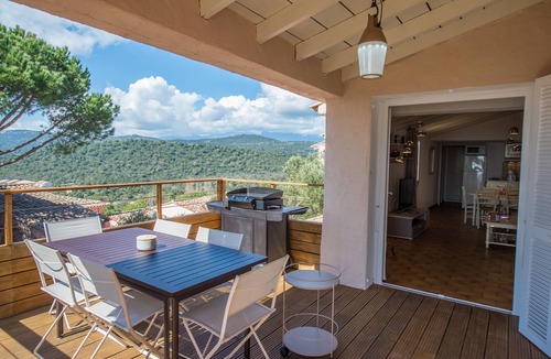 Santa Giulia Apartment | 3 ROOMS VIEW BAY AND SARDINIA