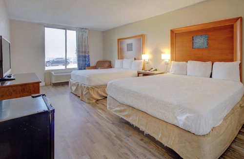 Duncanville Hotel | 3 Rooms w/2 Queens & Free Parking Near AT&T Stadium – Ideal for Game Days