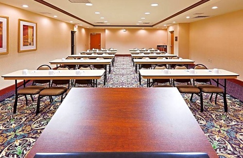 Oklahoma City Hotel | 3-Star Hotel ∙ Staybridge Suites Oklahoma City-Quail Springs, an IHG Hotel