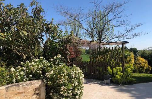 Saint-Georges-de-Noisne House | 3 self-contained gites with pool and games room