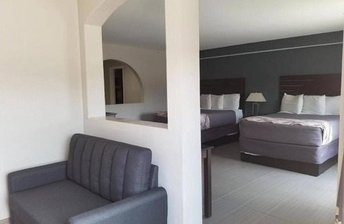 North Shore Hotel | 3 Serene Rooms Near Dinings & Local Attractions - Ideal for Houston Trips