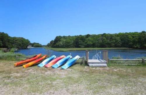 Northwest Harwich House | 3 Shore Road Extension West Harwich Cape Cod - - A Shore Thing