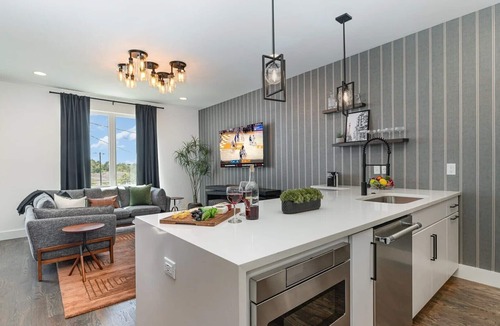 Katie Hill Neighborhood House | 3 Side-by-Side Homes | 12BR | 3 Rooftop Hot Tubs
