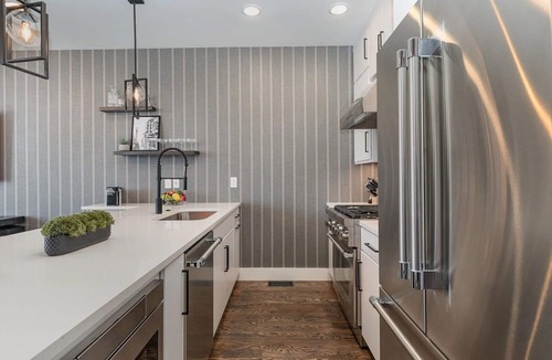 Katie Hill Neighborhood House | 3 Side-by-Side Homes | 12BR | 3 Rooftop Hot Tubs