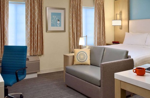 The Galleria House | 3 Sleek Units! w/ Kitchen, FREE Parking, Outdoor Pool, Close to NRG Stadium!
