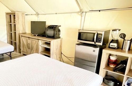 Fentress House | 3 Son's Peaceful Glamping in Kingsbury, TX