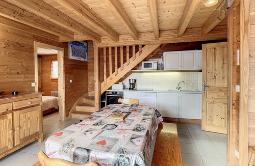La Toussuire Ski Chalet | 3* South chalet 9 ppl, pets allowed