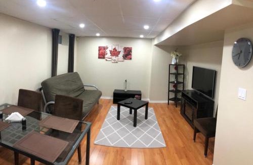 Richmond Hill Apartment | 3 Spacious Bedroom Basement Apartment in Richmond Hill