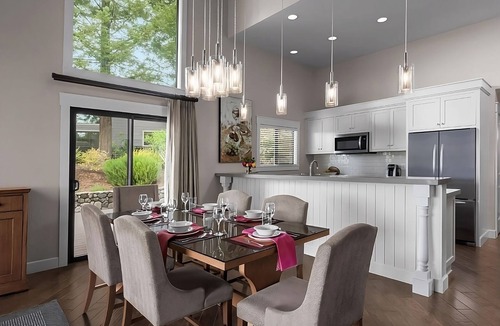 Napa Hotel | 3 Spacious Suites Near Andretti Winery, Pool, Onsite Golf Course, FREE Parking!