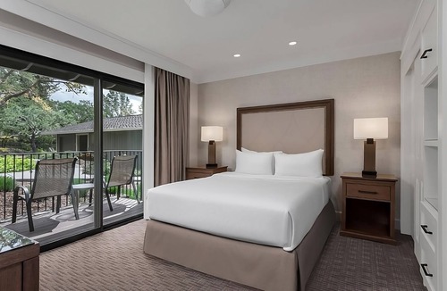 Napa Hotel | 3 Spacious Suites Near Andretti Winery, Pool, Onsite Golf Course, FREE Parking!