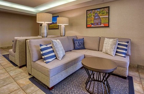 Fairview Heights Hotel | 3-Star Hotel ∙ Drury Inn & Suites St. Louis - Fairview Heights