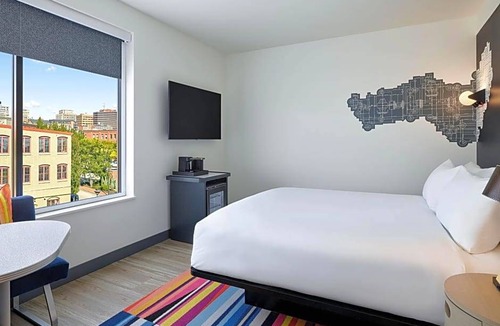 Portland Hotel | 3-Star Hotel ∙ Aloft Portland Maine