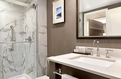 Pointe Claire Hotel | 3-Star Hotel ∙ Embassy Suites By Hilton Montreal Airport