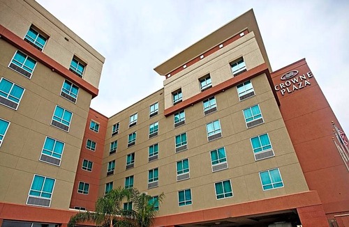 The Villages Hotel | 3-Star Hotel ∙ Crowne Plaza Houston Galleria Area, an IHG Hotel