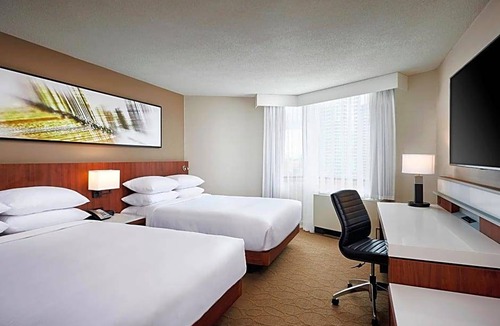 Downtown Mississauga Hotel | 3-Star Hotel ∙ Delta Hotels by Marriott Toronto Mississauga