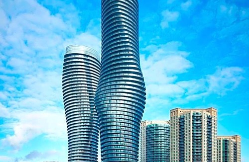 Downtown Mississauga Hotel | 3-Star Hotel ∙ Delta Hotels by Marriott Toronto Mississauga