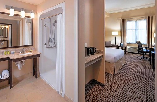 Guelph Hotel | 3-Star Hotel ∙ Delta Hotels by Marriott Guelph Conference Centre