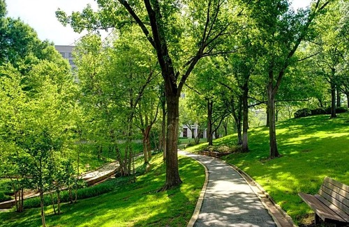 South Tulsa Hotel | 3-Star Hotel ∙ DoubleTree by Hilton Tulsa at Warren Place