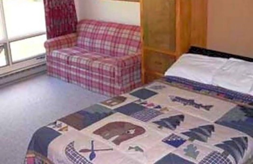 Stoneham Hotel | 3-Star Hotel ∙ Evergreen Valley Inn