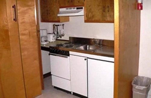 Stoneham Hotel | 3-Star Hotel ∙ Evergreen Valley Inn