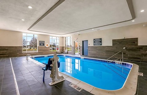 Simonton Lake Hotel | 3-Star Hotel ∙ Four Points by Sheraton Elkhart