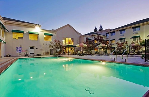 Auburn Hotel | 3-Star Hotel ∙ Holiday Inn Auburn, an IHG Hotel