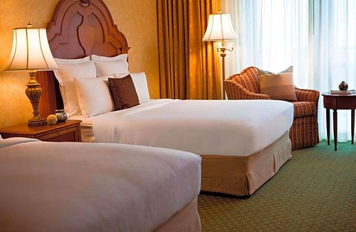 South Tulsa Hotel | 3-Star Hotel ∙ Renaissance Tulsa Hotel & Convention Center