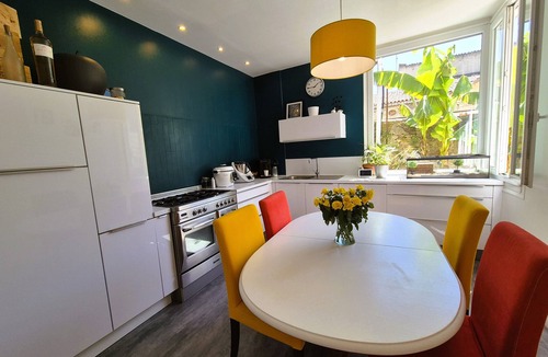 Castelnaudary House | 3-star manor house:L'Oustal des Halles with cinema in the center of town