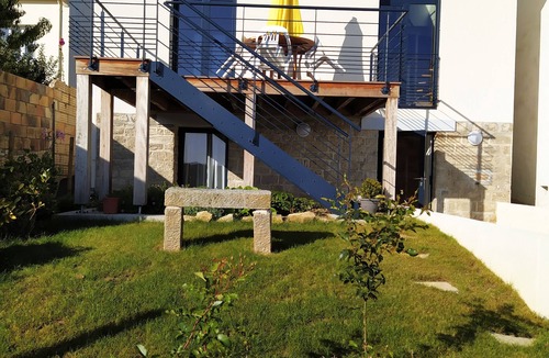 Quimper House | 3-star tourist home, quiet location, terrace and garden, view of the Odet river, electric bollard.