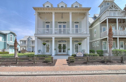 Cinnamon Shore House | 3-Story Cinnamon Shore Home near Infinity Pool w/Access to Great Amenities