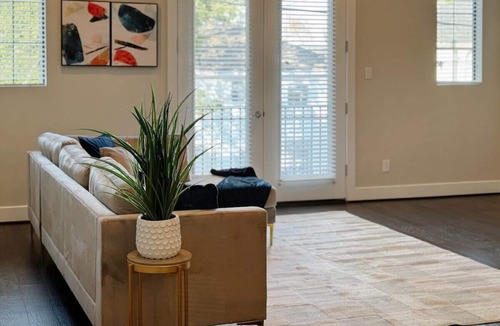 Greater East End House | 3-Story Downtown Houston Safe Haven