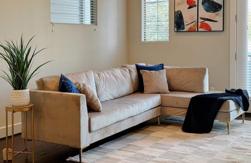 Greater East End House | 3-Story Downtown Houston Safe Haven
