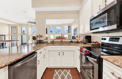 Pottsboro House | 3-Story Lakefront 4-bedroom Townhome on 5-acre Private Lake