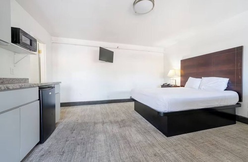 Hollywood District Hotel | 3 Studios Near Governor Tom McCall Waterfront w/Free Parking