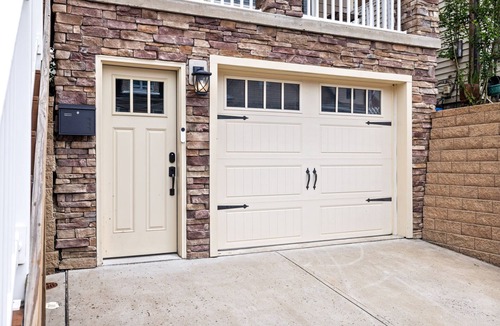 Mount Washington House | 3-Suite Home with Private Fenced Yard