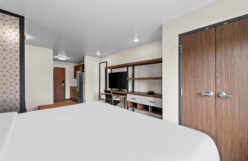 Brownsville Hotel | 3 Suites | King Bed + Kitchen & Sofa for Comfortable Stays