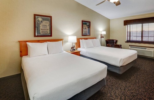 Moline Hotel | 3 Suites | Stoney Creek Hotel w/Pool Access | 0.7 mi to Mississippi Riverfront